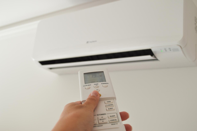 A melhor temperatura pro ar-condicionado gelar sem pesar na conta: descubra agora