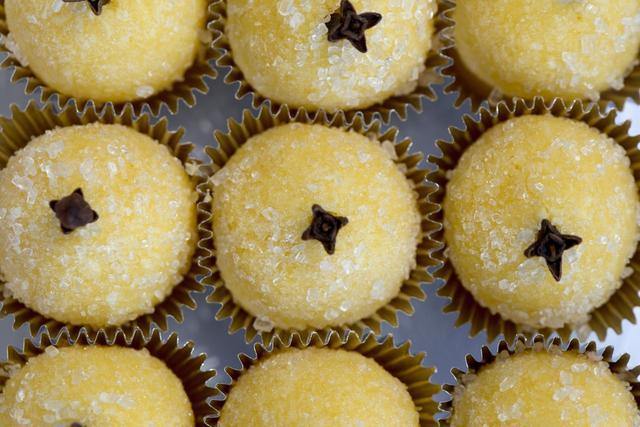 Beijinho de milho com coco é o doce que não pode faltar na sua Festa Junina! Vem aprender a receita!