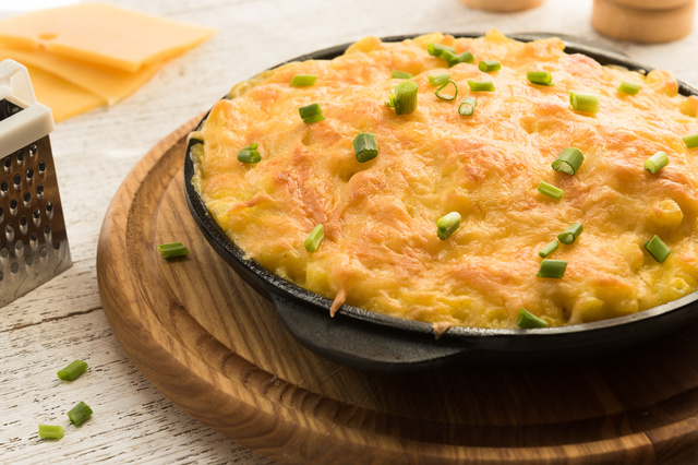 Mac and cheese gratinado: aprenda a fazer a versão queijuda e cremosa que te leva ao paraíso em uma só garfada