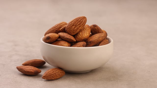 Variar as oleaginosas amplia os nutrientes ao longo da semana. (Foto: Shutterstock)