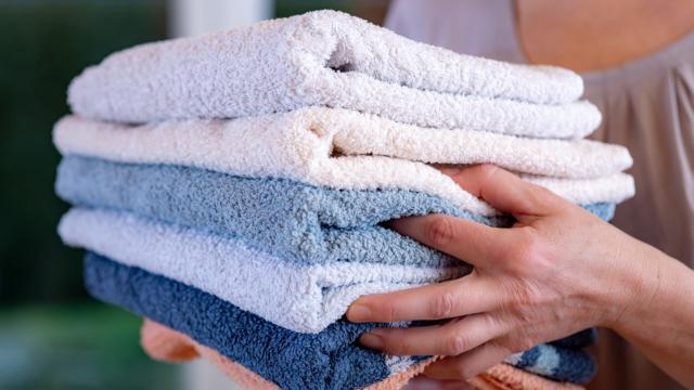 Se você tem toalhas antigas em casa, você tem um tesouro: saiba como reaproveitar e não jogue no lixo!