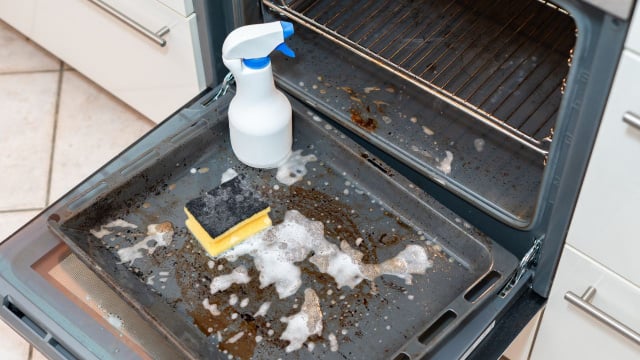 Limpe a grelha do seu forno com um método simples (Créditos: Shutterstock)