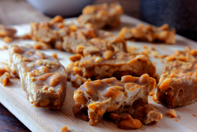 Pé-de-moleque um clássico dos saquinhos de São Cosme e Damião. (créditos: Shutterstock) 