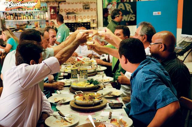 Bora pro boteco? Descubra os bares tombados do Rio de Janeiro que são puro suco de Brasil