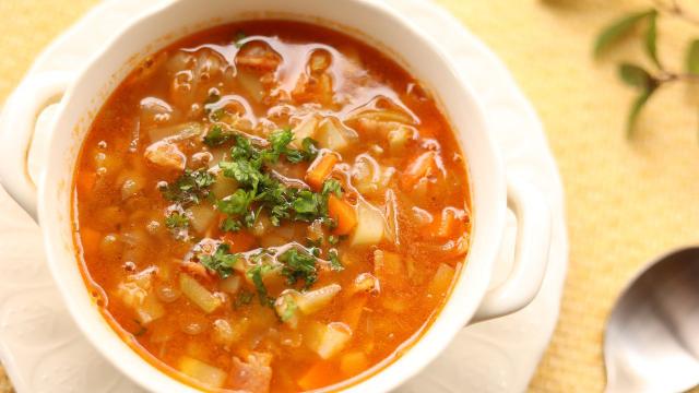 Frio e chuva no fim da tarde pede uma sopa para o jantar, e eu te ensino 4 receitas maravilhosas que toda a família vai amar!