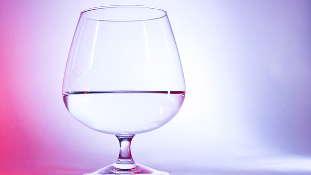 Pare de gastar dinheiro com garrafas d'água e invista neste filtro para nunca mais passar sede