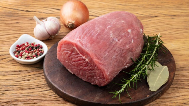 O lagarto é uma carne magra, que precisa de mais tempo de cozimento para ficar macia e suculenta (Créditos: Shutterstock)