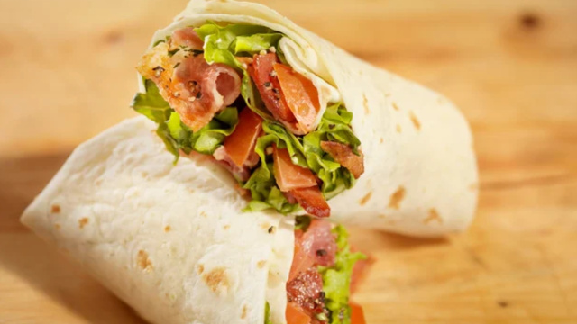 Uma opção simples e barata para você fazer quando estiver com preguiça de ficar na cozinha (Créditos: Shutterstock)