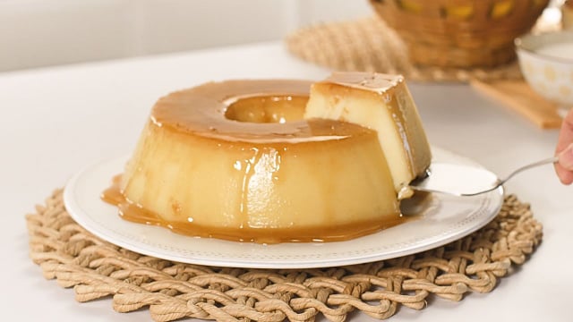 Eu tinha pão velho em casa e fiz esse pudim de liquidificador cremoso que surpreendeu todo mundo