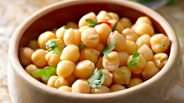 Demolho é essencial antes de cozinhar o grão-de-bico: entenda técnica e saiba passo a passo para usar o ingrediente nas suas receitas