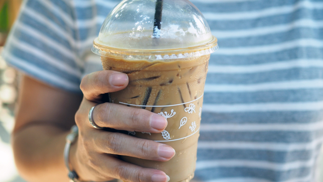 Não abre mão do café nem no calor? Aprenda a fazer um café gelado cremoso e refrescante em casa