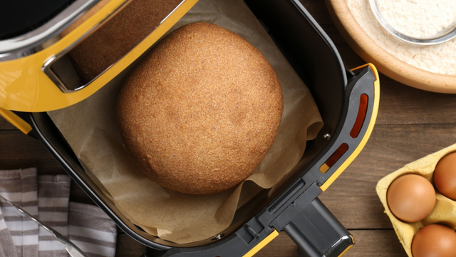 Nunca foi tão fácil fazer pão de forma caseiro na airfryer com a receita do TudoGostoso