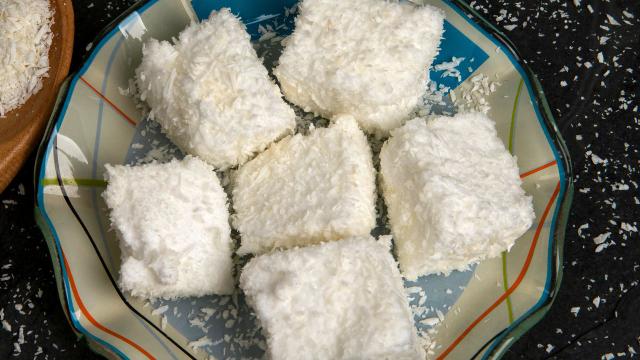 Fofinho como nuvem e com gostinho de marshmallow, esse lanche proteico de 3 ingredientes vai se tornar o seu favorito!
