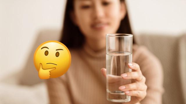 É melhor beber água morna ou gelada? Veja o que a ciência fala sobre o assunto