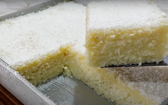 Nem ovo, nem fermento: bolo de tapioca com cocada mole é a receita mais fácil e surpreendente que você vai ver hoje