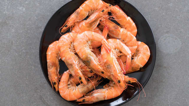 A mancha escura no camarão é mesmo cocô? Saiba o que é e aprenda a limpá-lo do jeito certo