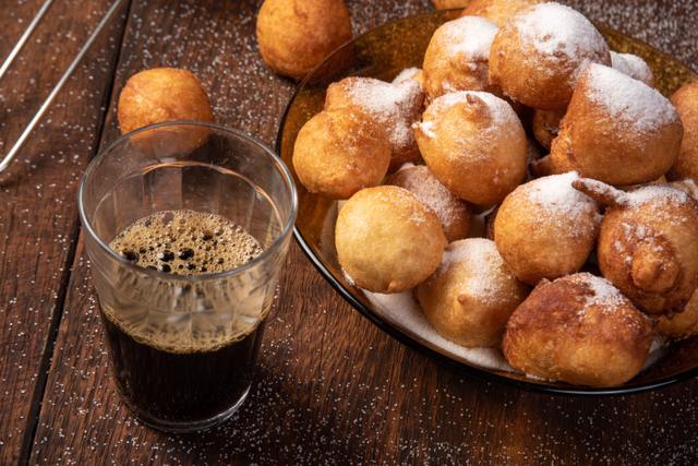 Caiu uma gota do céu é hora de fazer bolinho de chuva fofinho para comer junto com um cafezinho da tarde!
