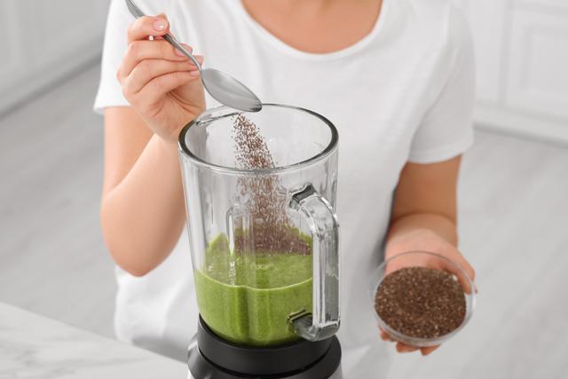Você está comendo chia errado e não sabia: nutricionista ensina o que fazer para não desperdiçar benefícios