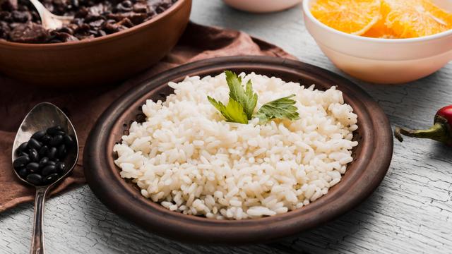 Não pode comer arroz branco, Harvard? Especialista em nutrição esclarece estudo polêmico e lista opções