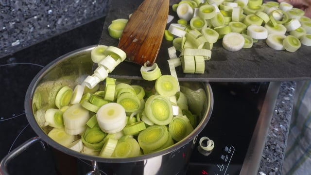 O melhor alho-poró refogado para receitas: como tornar este acompanhamento clássico verdadeiramente especial