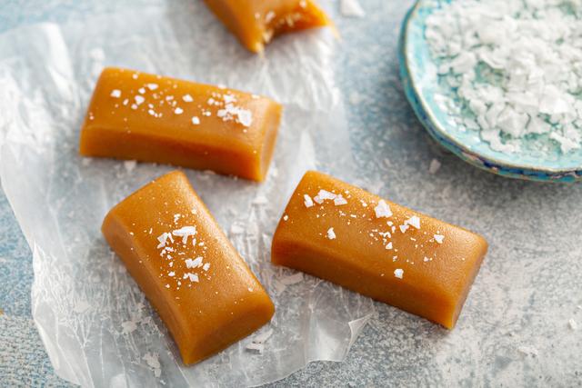 Bala de caramelo feita no micro-ondas: nunca mais comprei pronta depois que aprendi a fazer em casa