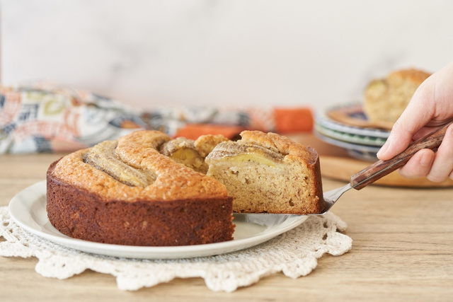 Para um bolo de banana extremamente fofo, como o que sua mãe faz, aqui está uma receita prática e rápida que pode ser feita no liquidificador