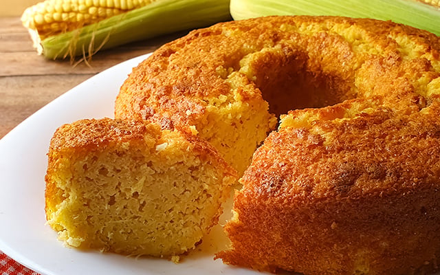 Essa é a receita do bolo de milho do TudoGostoso que nunca dá errado e é sucesso absoluto entre os leitores!