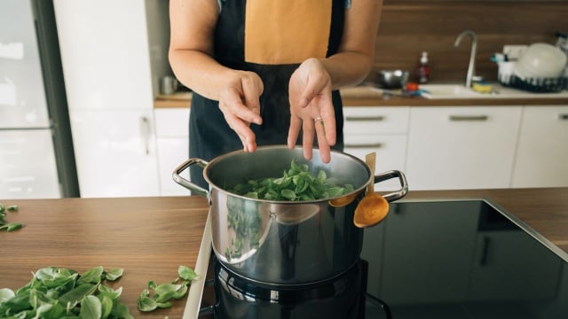 Se você não quer perder nutrientes, nunca cozinhe esses 7 alimentos em água fervente: TudoGostoso ensina os melhores métodos para preservar os benefícios