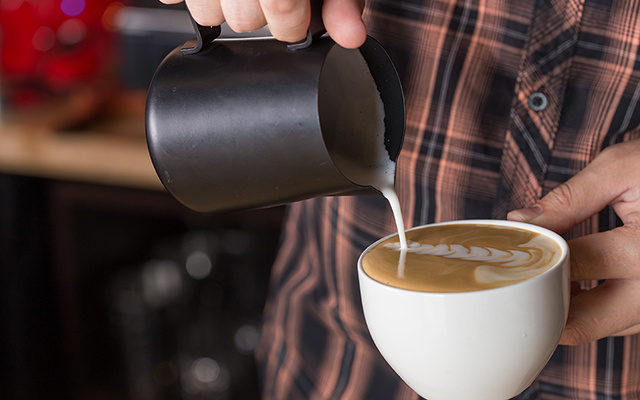 O capuccino caseiro que mudou minhas manhãs para sempre: descobri como fazer igual ao da cafeteria que tem perto da minha casa