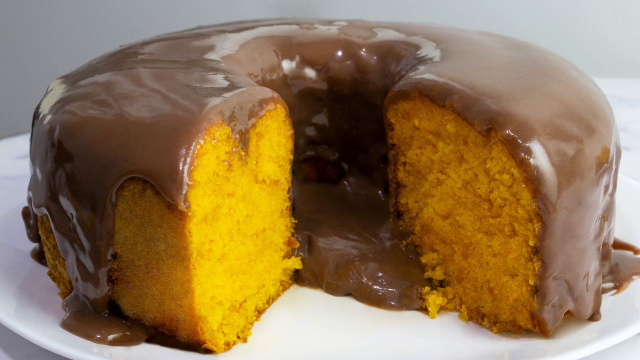 Testei uma receita de bolo de cenoura de liquidificador que deu certo e agora a minha filha pede todo domingo