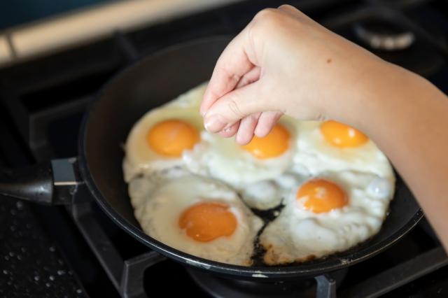 O que acontece se você comer 1000 ovos em um mês? Esse fisiculturista testou e os resultados foram surpreendentes!