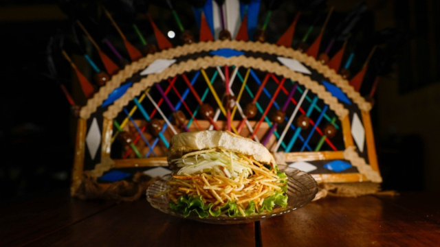 Nem X-burguer, nem X-tudo: saiba por que X-Pio é o lanche mais amado de Parintins