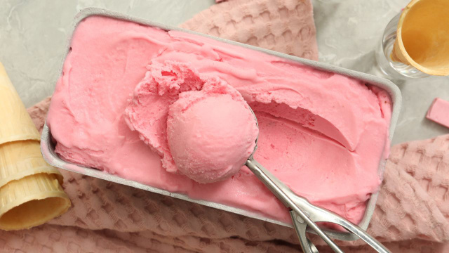 3 litros de sorvete com menos de R$10: faço essa receita sempre que esquenta e todo mundo adora!