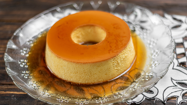 Não precisa ser uma data comemorativa para fazer esse pudim delicioso com uma calda de dar água na boca