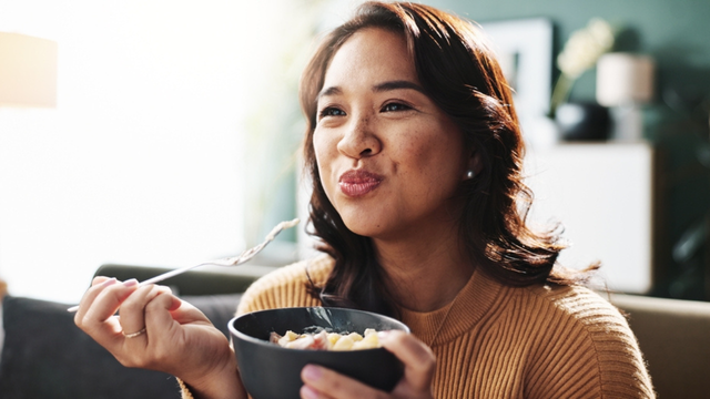 Dieta da felicidade: Alimentos que ajudam a produzir serotonina e combater a ansiedade