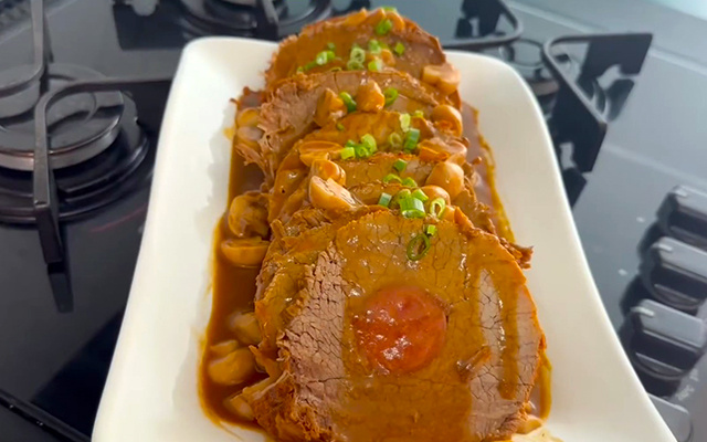 Lagarto recheado com molho madeira é a minha receita coringa para conquistar qualquer pessoa pelo estômago!