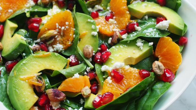 Pouca gente sabe, mas comer essa fruta à noite pode melhorar o sono e ainda ajudar no emagrecimento