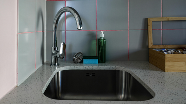 Os azulejos do banheiro e da cozinha vão ficar brilhando como nunca antes com essas 4 dicas do TudoGostoso