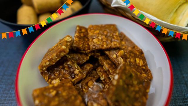 Pé de moleque cremoso e vegano tem um sabor especial que todo mundo vai poder curtir no arraiá