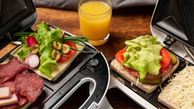 Prepare lanches e grelhados: sanduicheira elétrica com função grill está com 39% de desconto no Esquenta 6.6 da Amazon