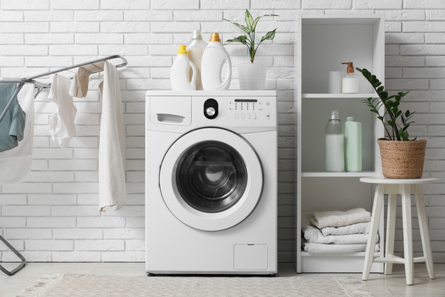 A máquina de lavar roupas dá solavancos durante a centrifugação: causas do problema e o que você pode fazer a respeito