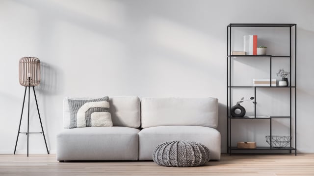 Adeus almofadas nos sofás: a tendência minimalista de 2026 que promete dominar as salas de estar