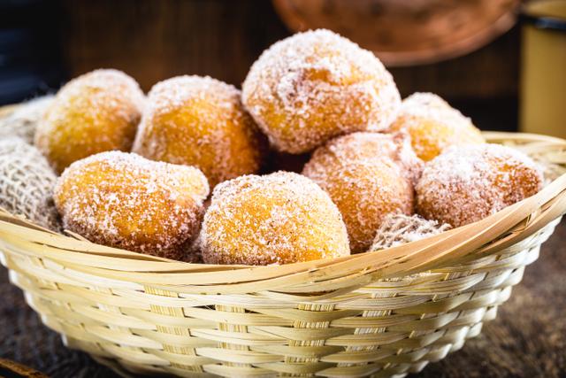 Também é possível fazer bolinho de chuva na frigideira, veja como! (Créditos: Shutterstock)