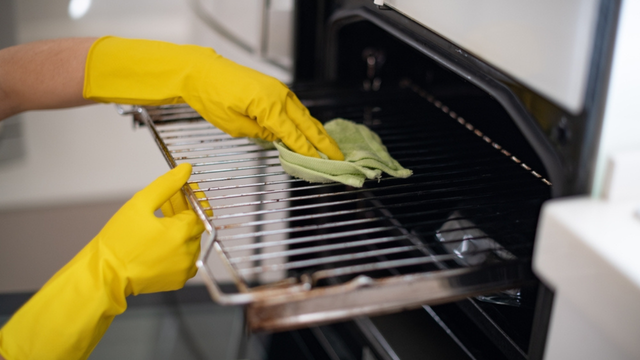 Como limpar a grelha do forno e deixá-la livre de gordura incrustada e grudada