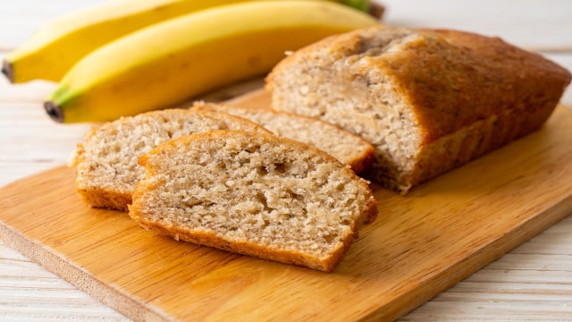 Bolo de banana com aveia sem açúcar: receita fit fácil que fica fofinha e surpreende