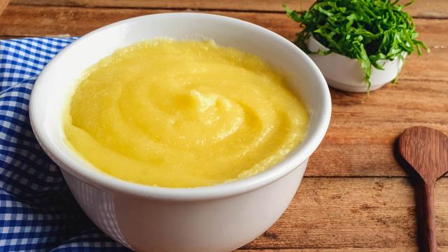 Apenas com fubá e água você faz esse angu à mineira incrível (Créditos: Shutterstock)