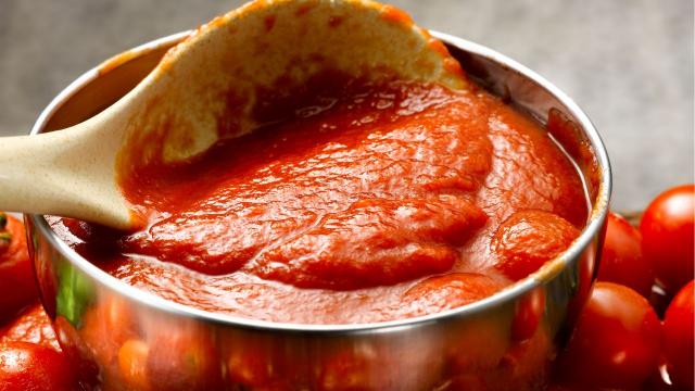 Meu molho de tomate caseiro fica melhor que o pronto depois que eu aprendi a temperar do jeito certo!