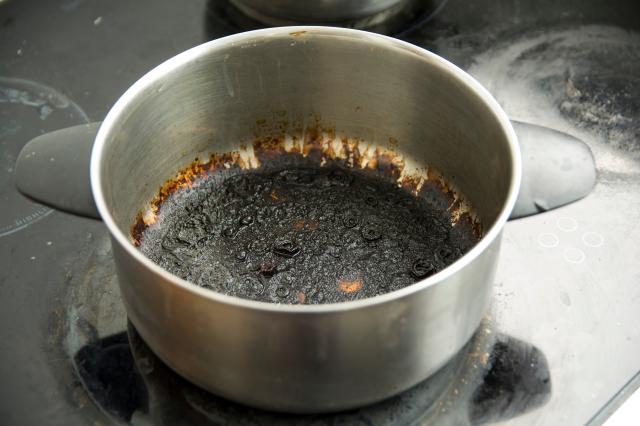 2 truques para limpar fundo de panela queimado de gordura