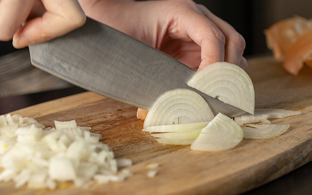 Nem refogada, nem fervida: esta é a melhor forma de cozinhar a cebola para manter todos os nutrientes