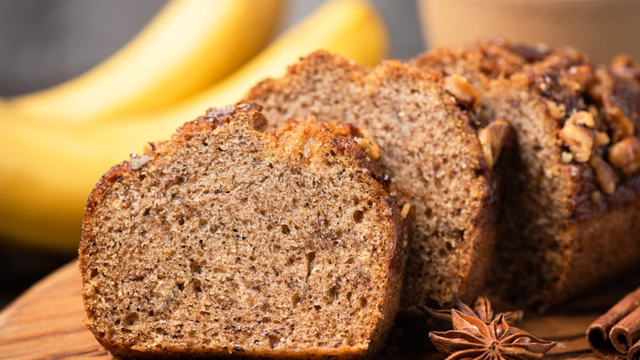 Eu comecei a fazer esse bolo fit de banana e virou meu lanche preferido com o café da tarde